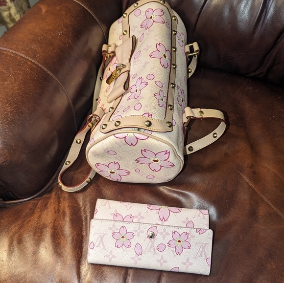 Louis Vuitton Monogram Cherry Blossom Papillon Handbag with original wallet. - Picture 10 of 12